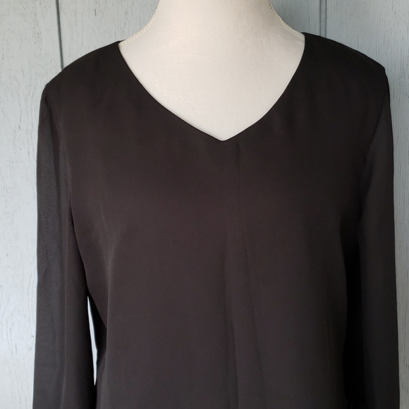 Black Elegant Top. Bell Sleeve - Picture 12 of 12
